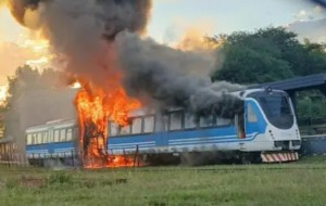 El incendio del tren en Cordoba que expone el abandono del sistema ferroviario