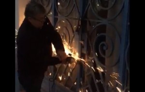 Interna: un dirigente liberal abrió el comité de Goya con una amoladora