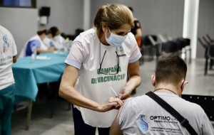 Continúan las campañas de vacunación y realizan recomendaciones por golpes de calor