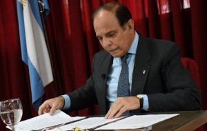 Suspendieron al decano de la Facultad de Odontología, Óscar Rosende