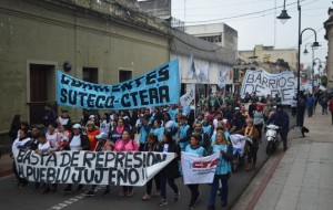 Fue alto el acatamiento al paro docente y masiva marcha
