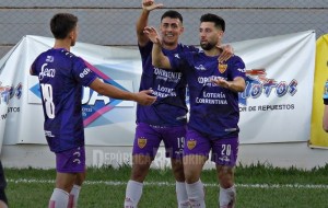 Boca Unidos volvió a ganar de visitante y sigue prendido