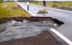 Temporal: 120 personas evacuadas en Mercedes y una parte de la Ruta 12 cortada