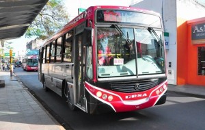 Luego de cuatro días, se levantó el paro y los colectivos vuelven a circular