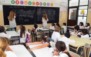 En Corrientes el aguinaldo docente apenas llega al cuarto del sueldo