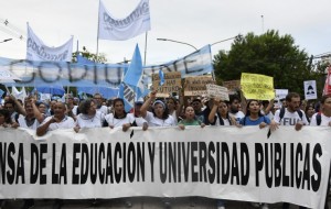 Nuevo paro de docentes universitarios por perdida salarial del 30%