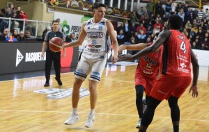 Regatas le volvió a ganar a San Martín, y quedó Match Point