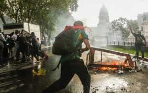 Ser periodista en la era Milei: la hostilidad del poder y la trinchera autogestiva