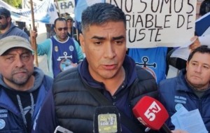"Valdés la pesca no se vende": embarcadizos llevaron su reclamo hasta Casa de Gobierno
