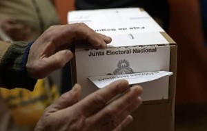 En Corrientes el oficialismo captó la renovación, en Buenos Aires Milei sufrió el ajuste