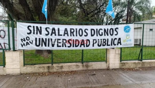 Trabajadores de la UNNE denuncian que le demoran pagos de aumentos docente