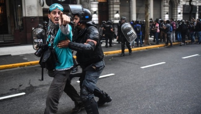 Silenciar Medios: Estatuto y Fondos en Jaque