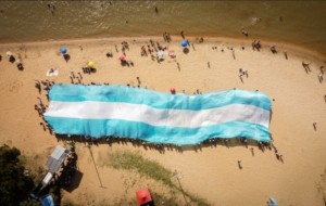 Remada y jornada cultural para defender el Paraná