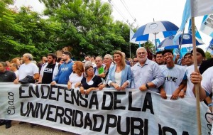 Un docente universitario gana menos de la mitad de lo que ganaba en el 2015