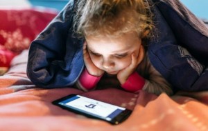 Investigan el daño visual que las pantallas provocan en los niños