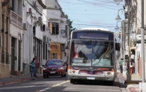Suspensiones: Corrientes licita colectivos en medio de un sistema en conflicto