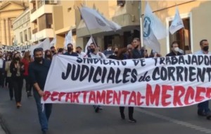 Judiciales marcharon en Corrientes por aumento salarial adeudado